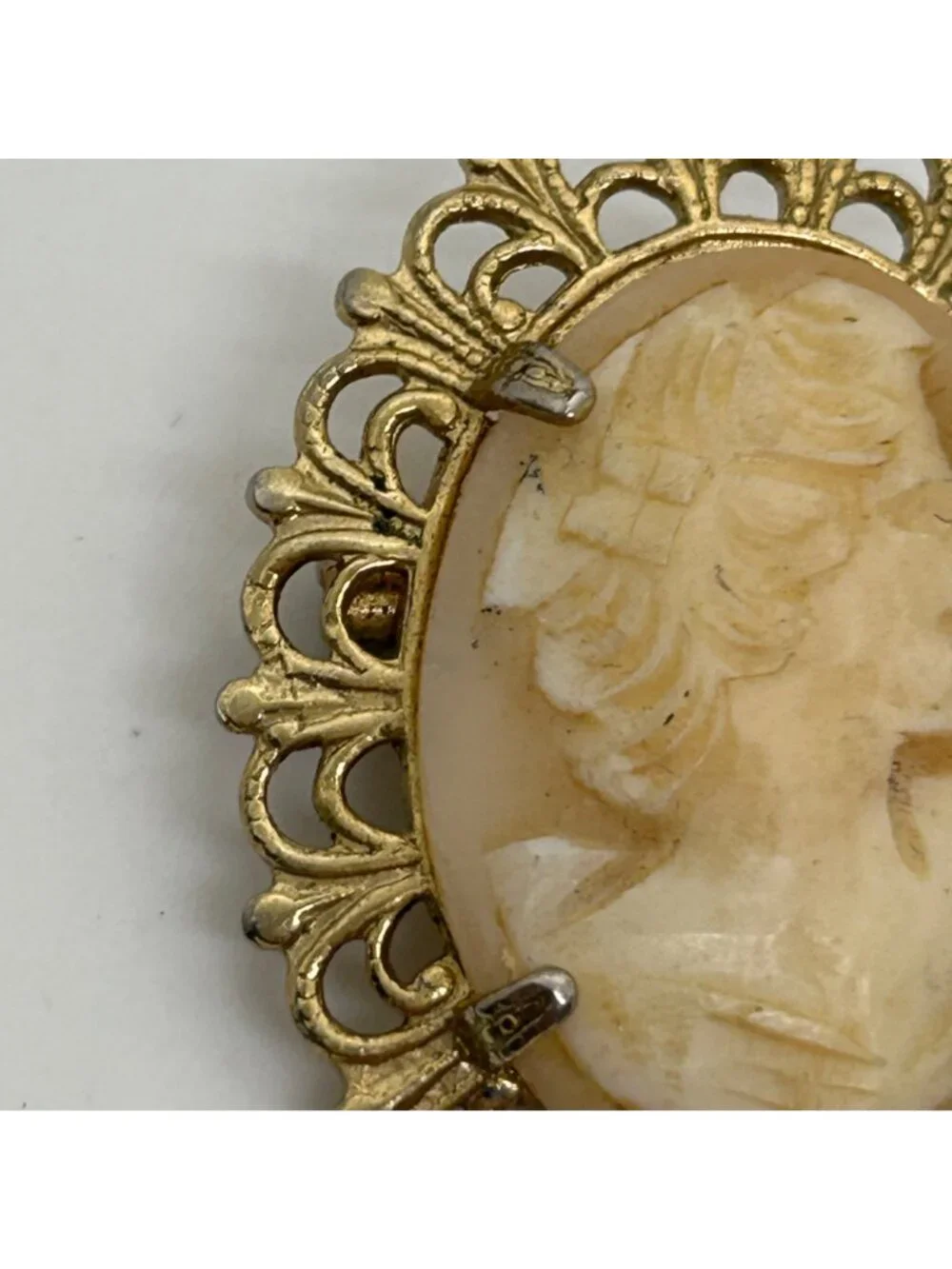 Vintage Oval Shell Cameo Brooch Gold Tone Filigree Frame Carved Portrait Pin